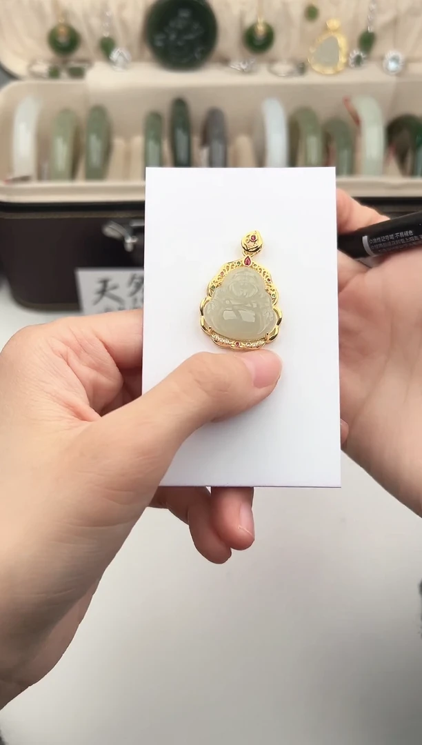 吊坠(赠链)未镶嵌和田玉微色差L吊坠