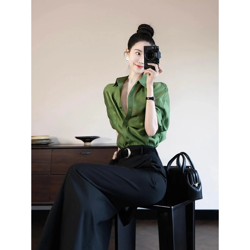 轻奢减龄洋气绿色翻领长袖衬衫女轻职场通勤穿搭气质上衣秋季新款
