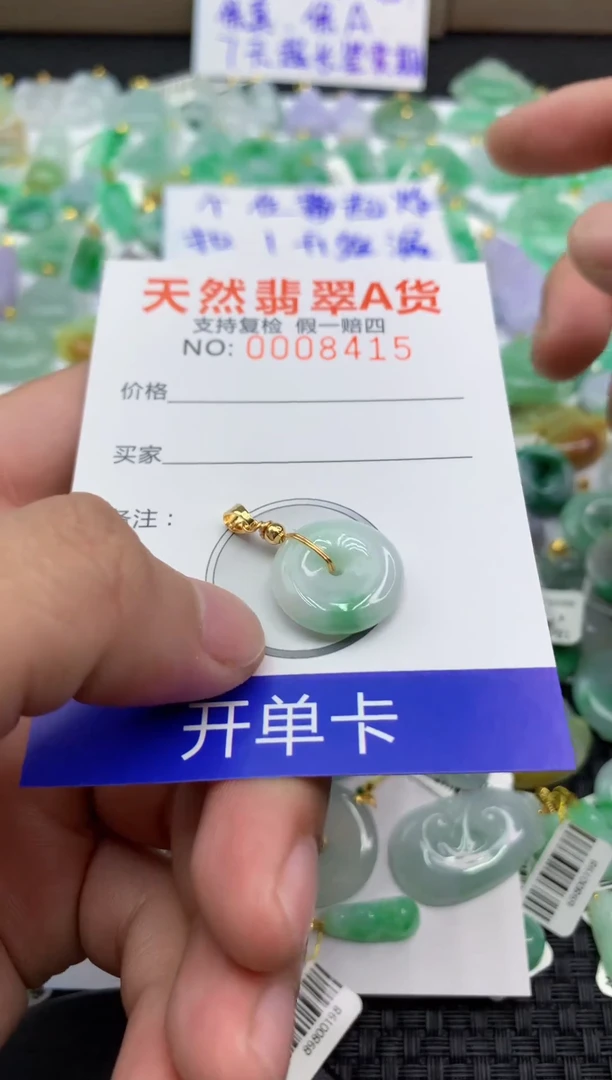 翡翠18K金镶嵌颈饰1111111111