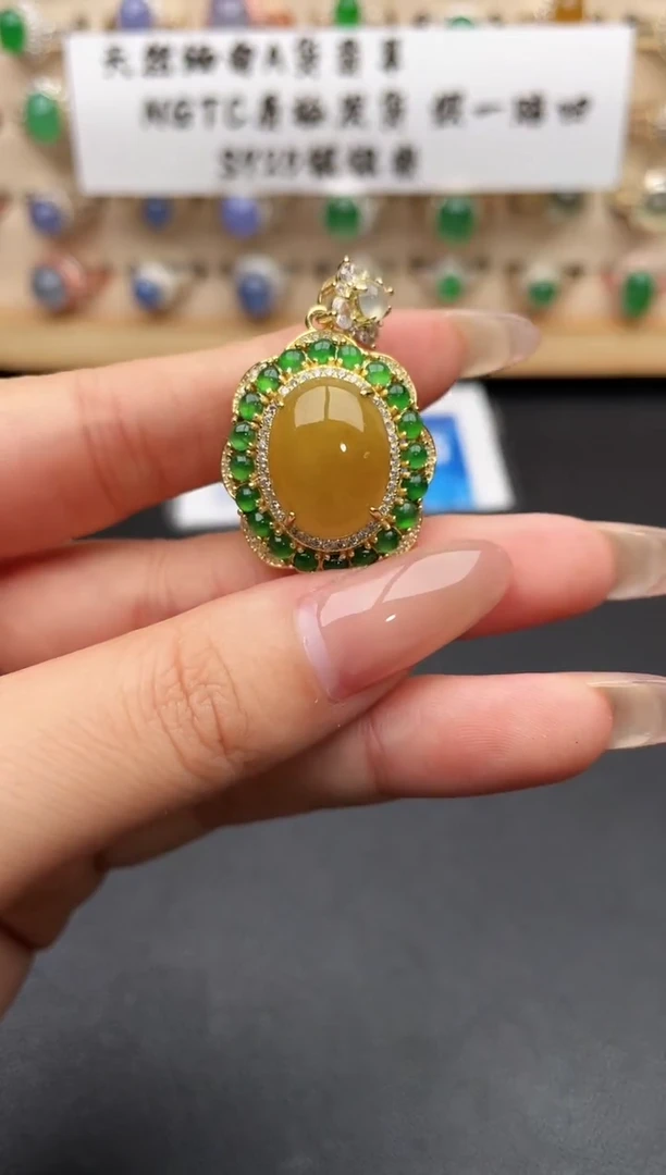 未镶嵌戒指翡翠婕一物一证一礼盒