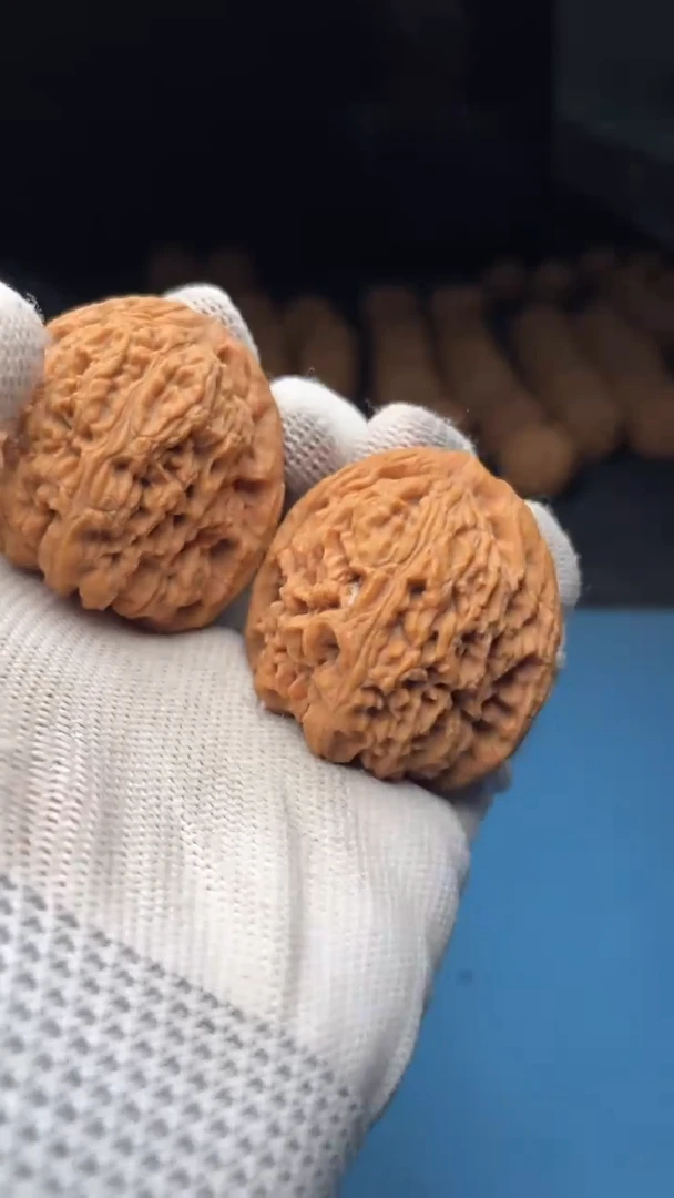 桃核把件a81  南疆石39尺