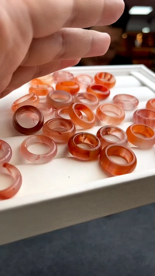 未镶嵌内径卡13南红跑环-多样性发一颗（有瑕）南红玛瑙一件18