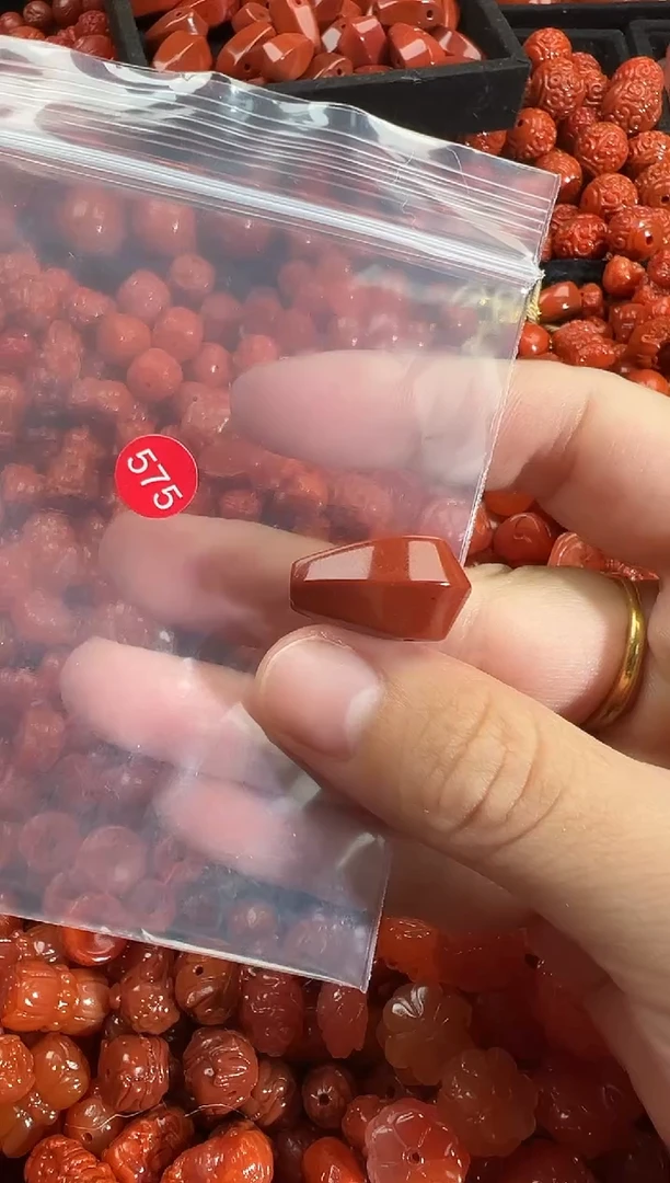 颈饰未镶嵌南红玛瑙1