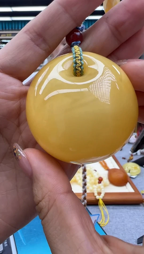未镶嵌颈饰琥珀126秒拍号
