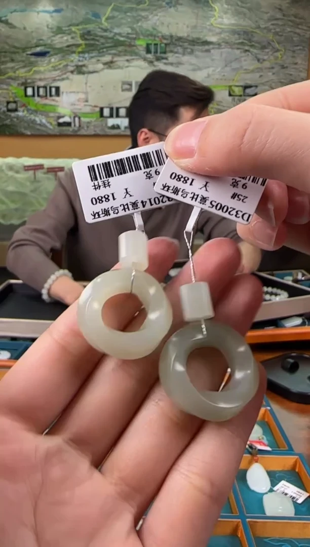 吊坠(不含链)未镶嵌和田玉莫比乌斯环（多样性发货）