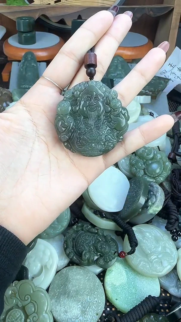 颈饰未镶嵌和田玉1