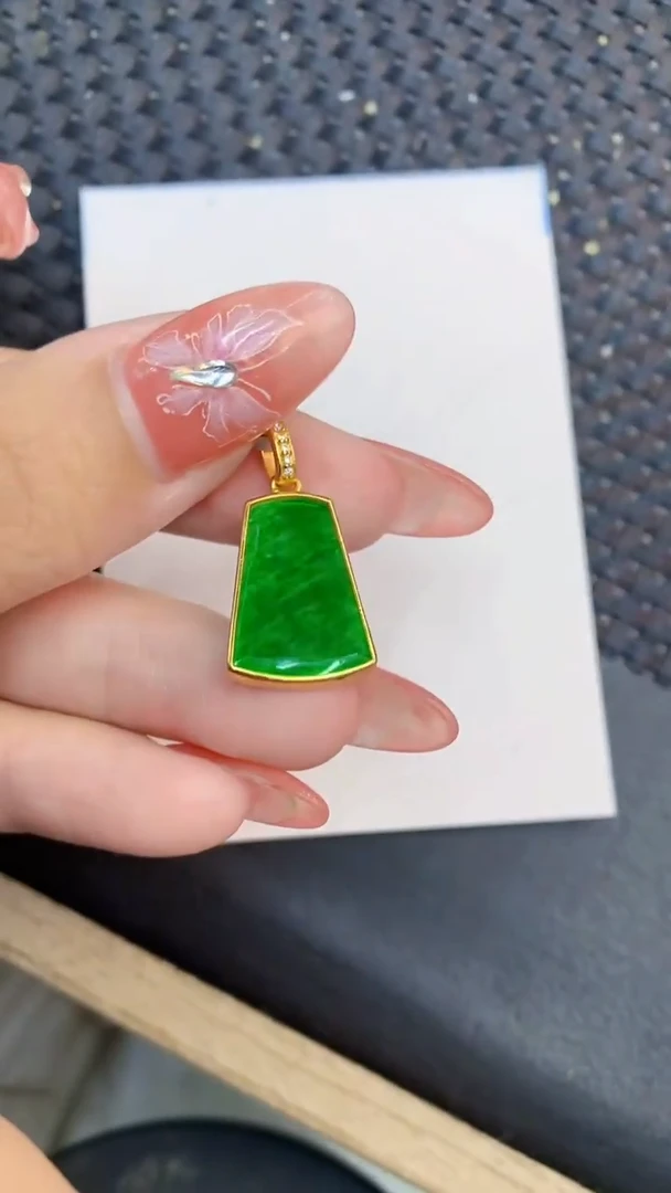 颈饰未镶嵌翡翠1