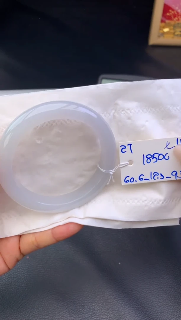 翡翠手镯未镶嵌玉手镯