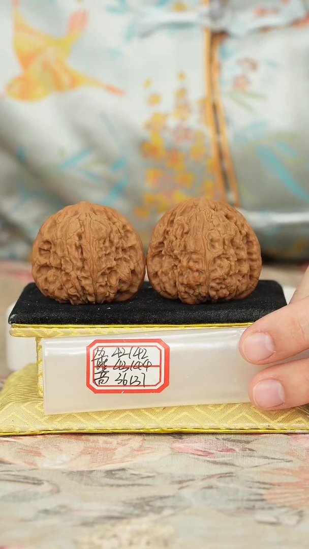 【闪购商品】文玩核桃把件赵喜满南将石