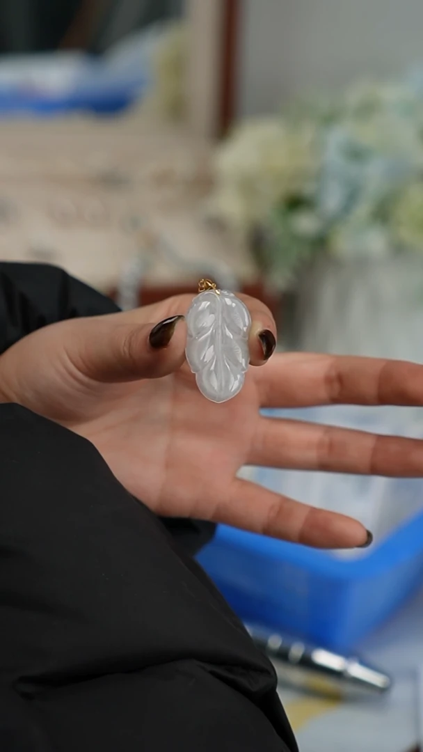 【闪购商品】翡翠吊坠(不含链)18K金镶嵌18K种水叶子吊坠