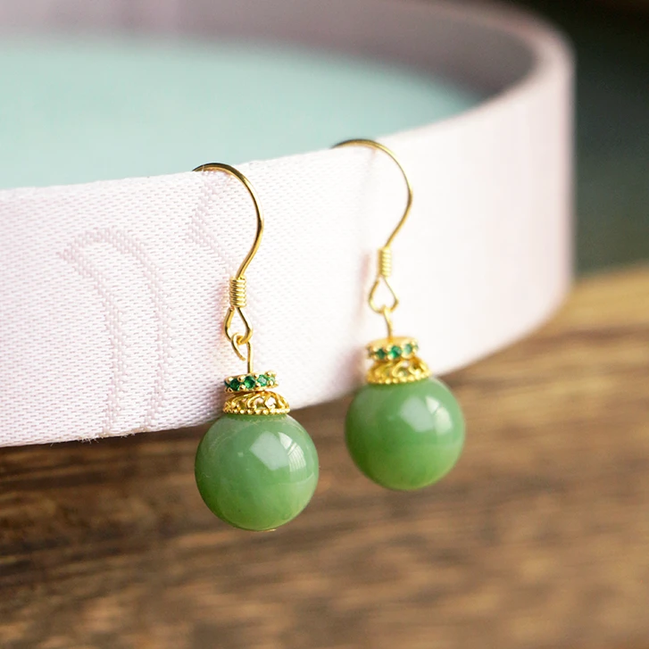 天然和田玉碧玉粉青耳坠收藏级10mm