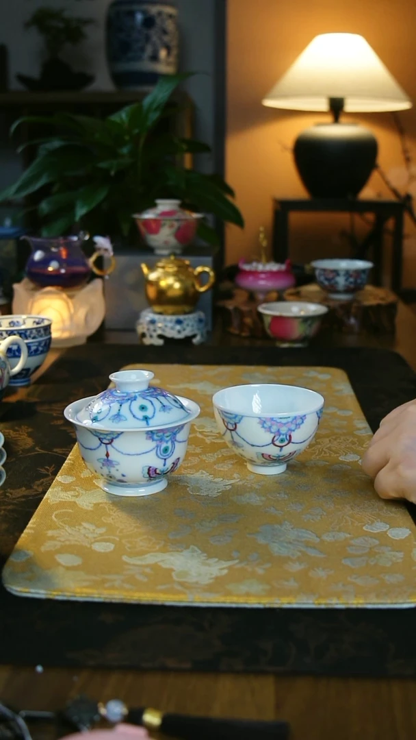 璎珞纹斗彩盖碗套组