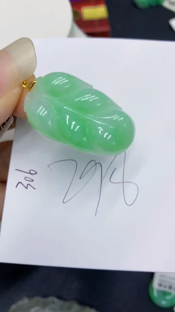 翡翠18K金镶嵌颈饰11111111111