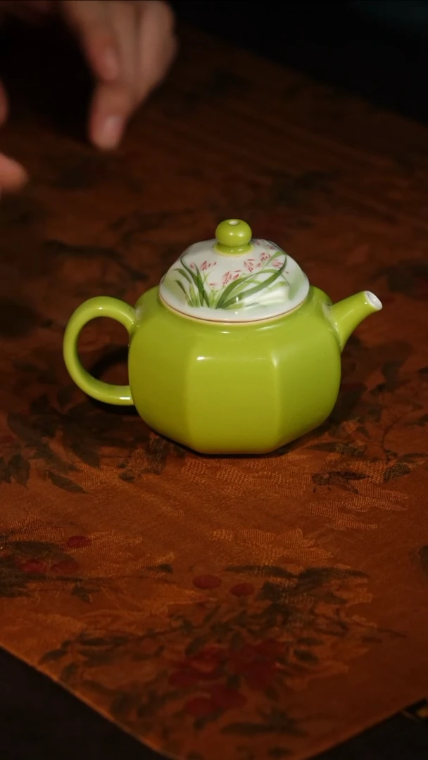 茶具手绘绿色兰花壶