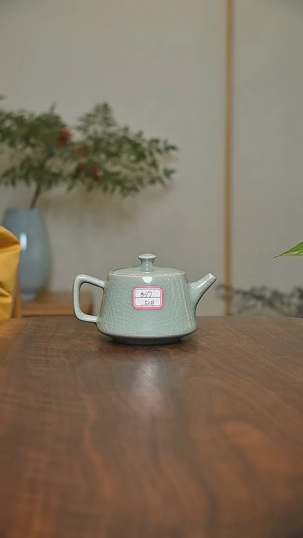 52#井栏壶 豆绿釉 微瑕 朱家汝窑款