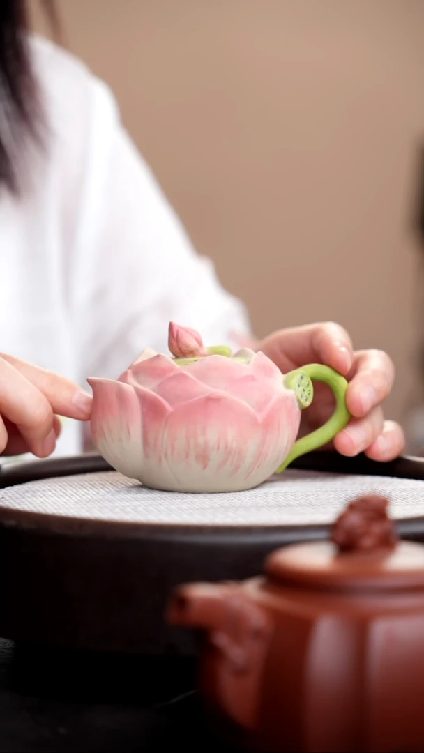 茶壶紫砂白玉段三色荷花壶