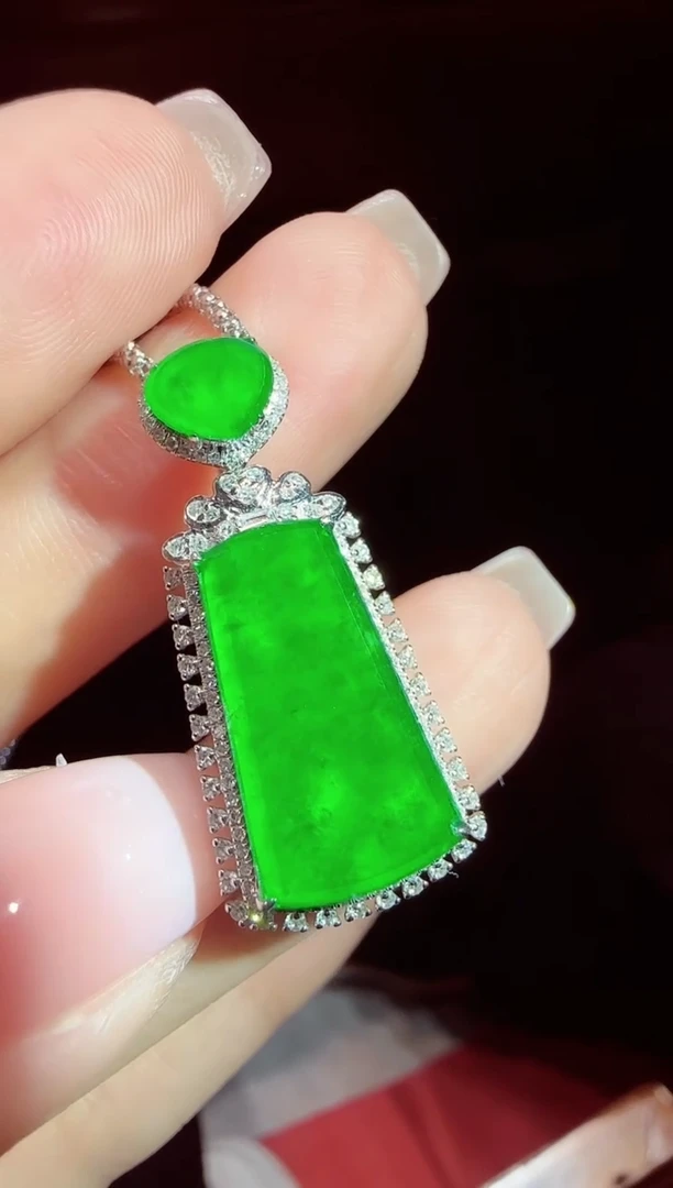 【闪购商品】翡翠吊坠(不含链)18K金镶嵌无事牌