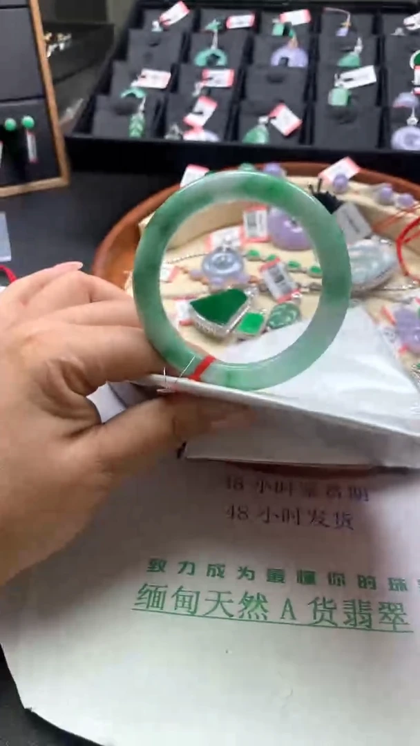 【闪购商品】翡翠手镯未镶嵌56圈手镯