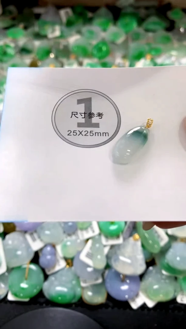 翡翠18K金镶嵌颈饰1111111111111111