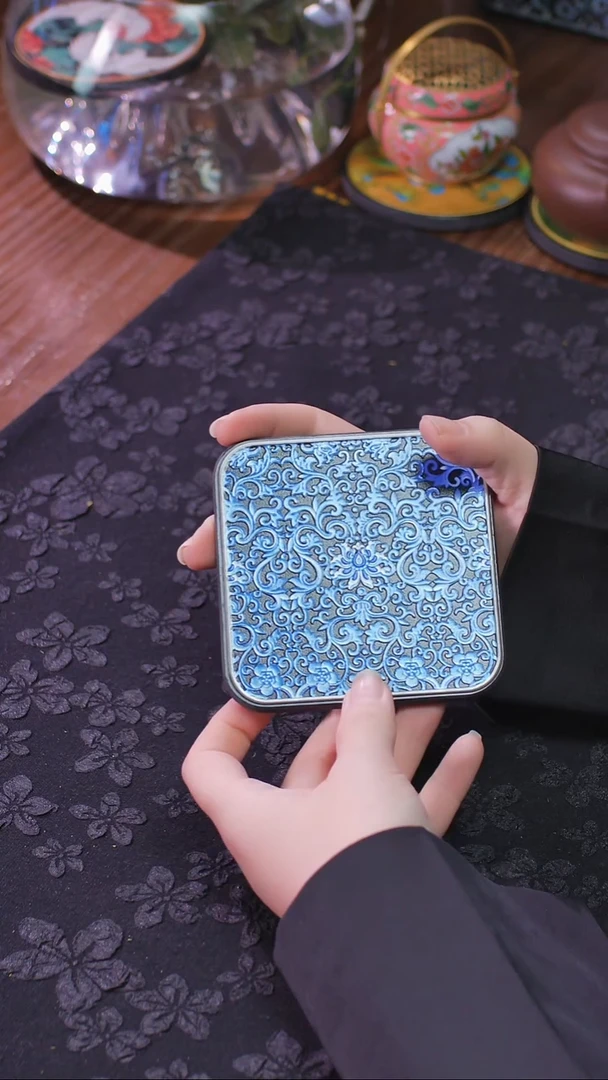 壹藏贰宝蓝宝相杯垫一片