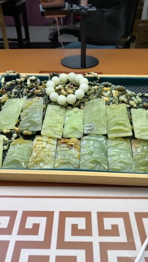 【闪购商品】蛇纹石玉其它未镶嵌多样性发货一个