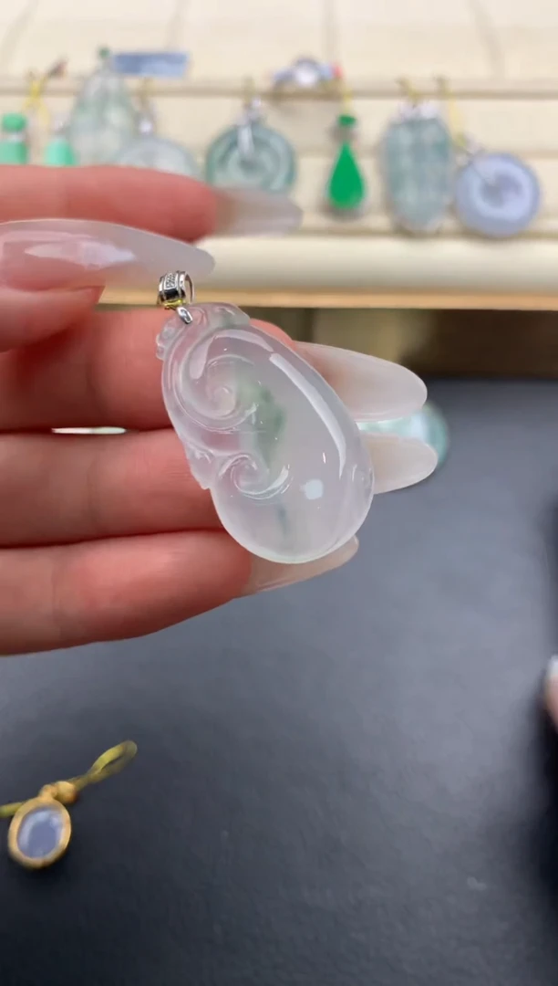 翡翠18K金镶嵌颈饰A849