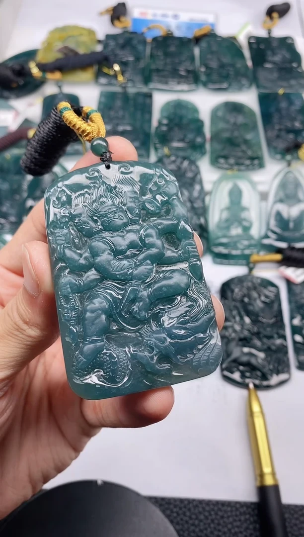 颈饰未镶嵌翡翠