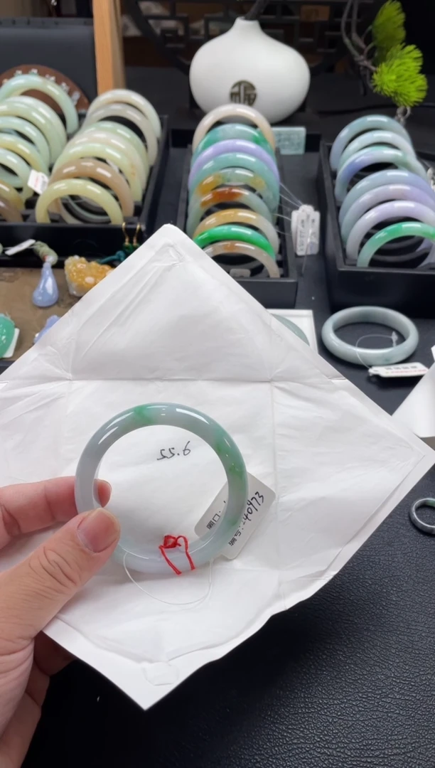 【闪购商品】翡翠手镯未镶嵌有纹裂