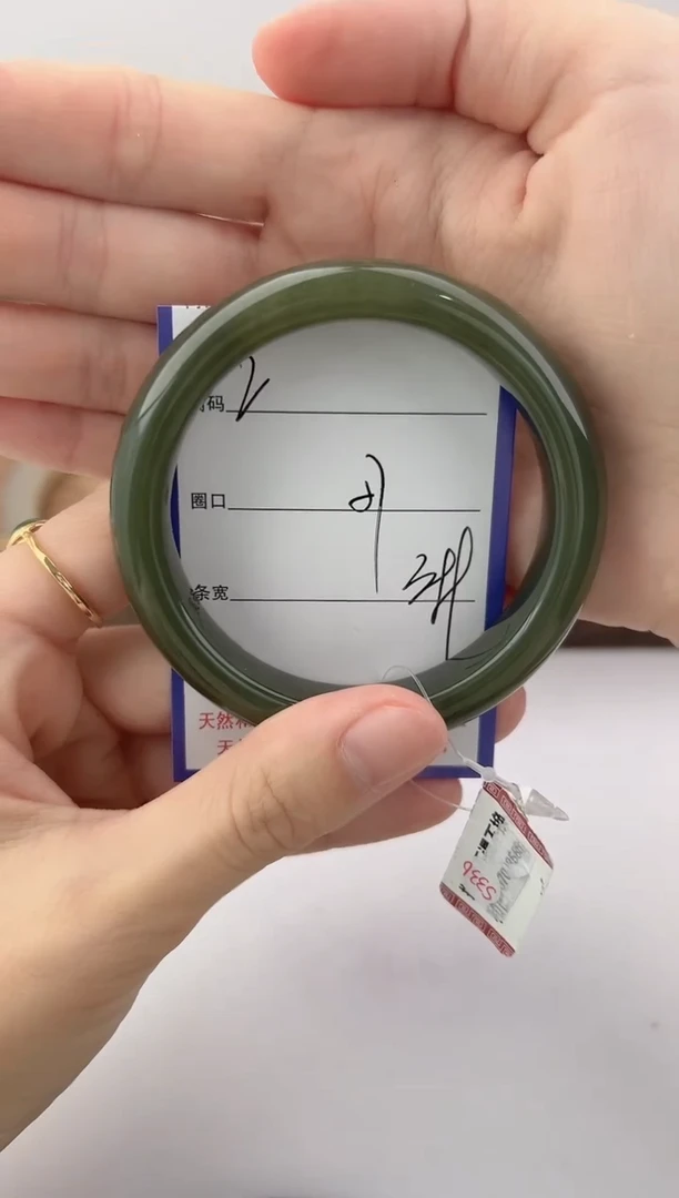 未镶嵌手镯和田玉2颜色微差无瑕疵