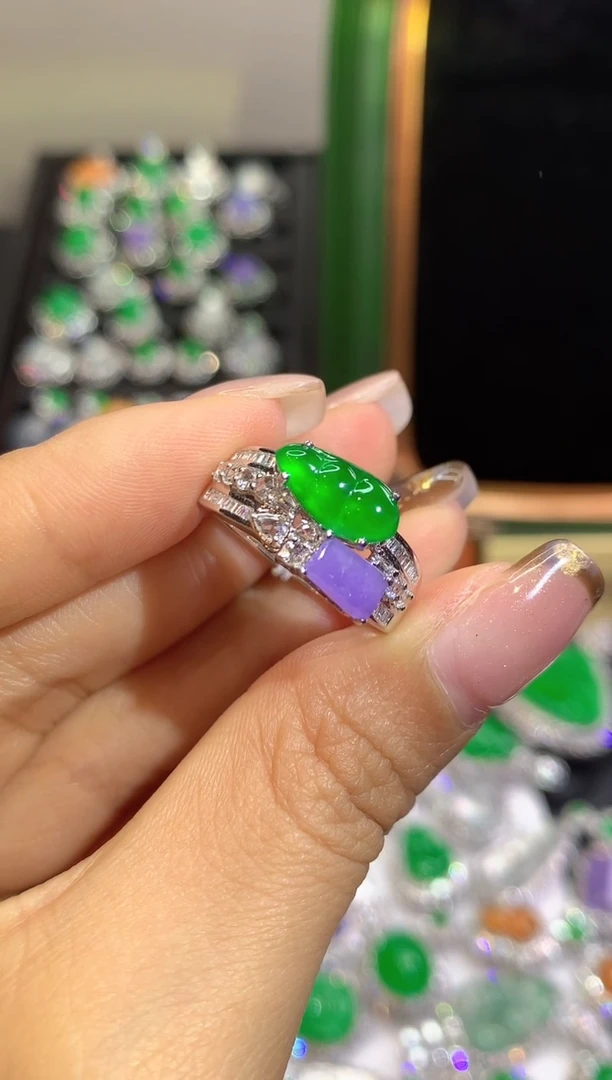 18K金镶嵌戒指翡翠翡翠