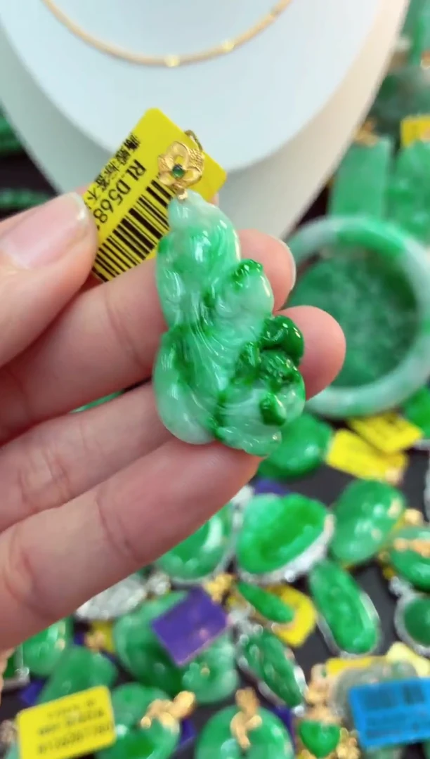 吊坠(不含链)18K金镶嵌翡翠天然缅甸翡翠A货