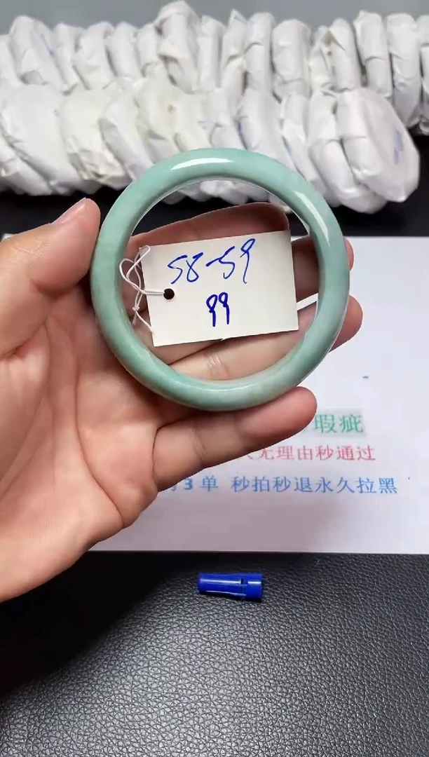 翡翠手镯未镶嵌99