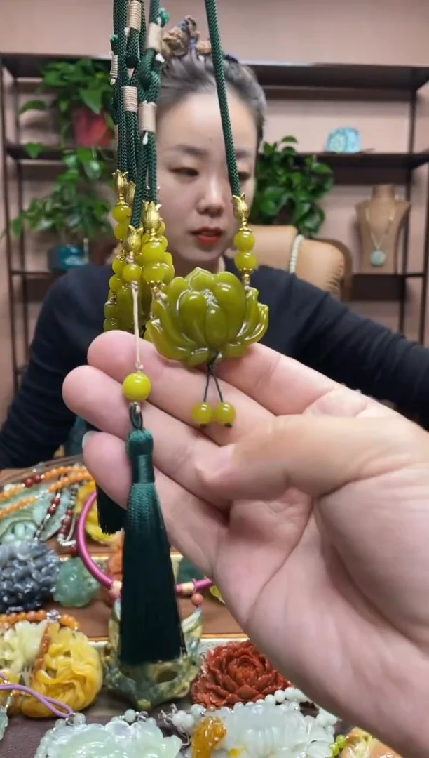 未镶嵌岫玉吊坠多样性发货发其中之一