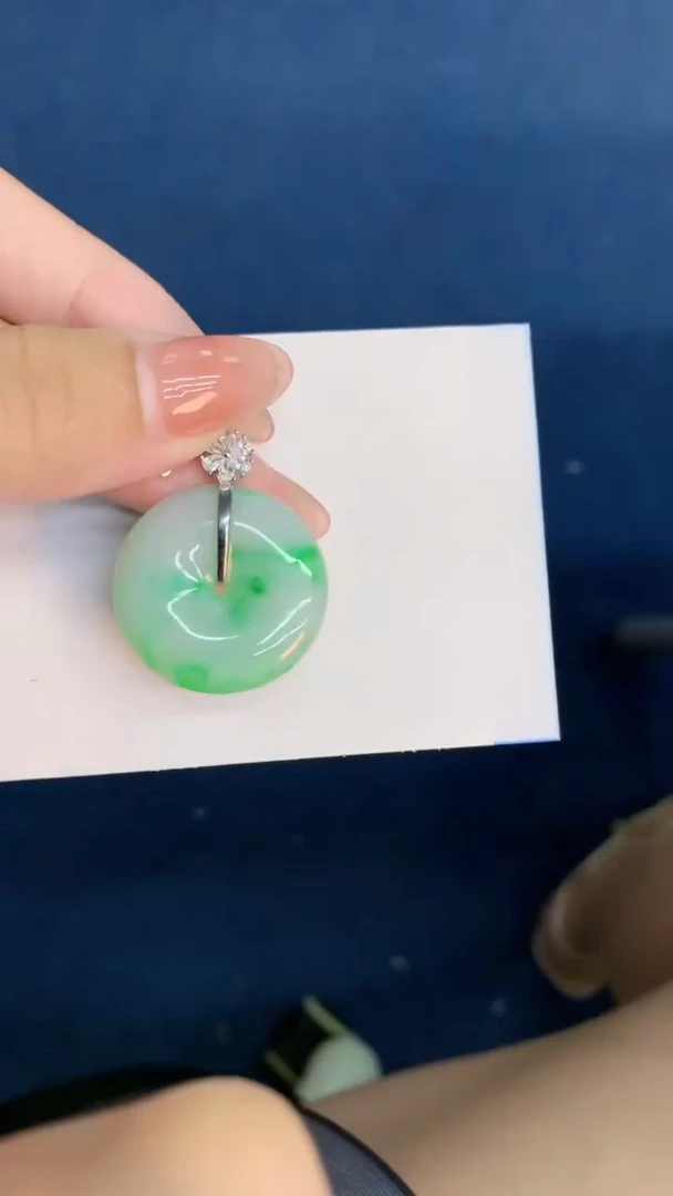 翡翠未镶嵌颈饰           1