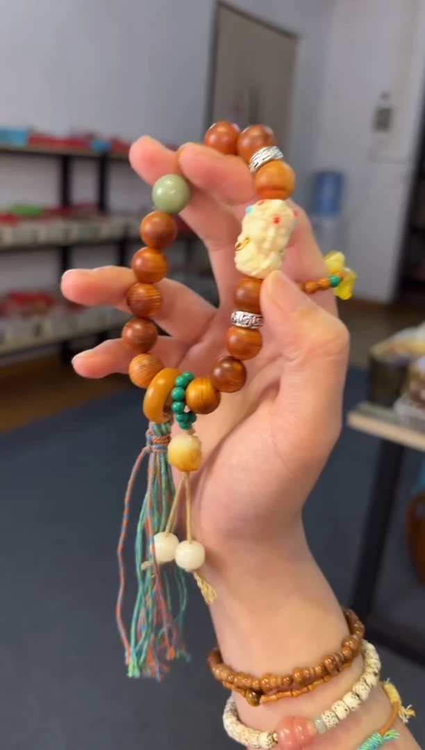 柏木无事牌1.2崖柏度母手持