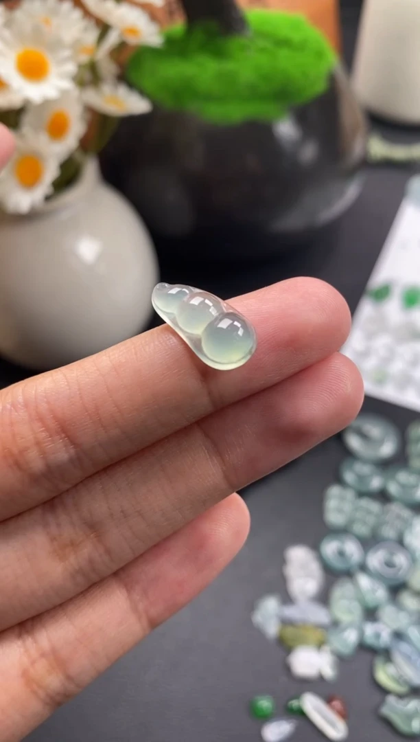 颈饰未镶嵌翡翠冰种福豆