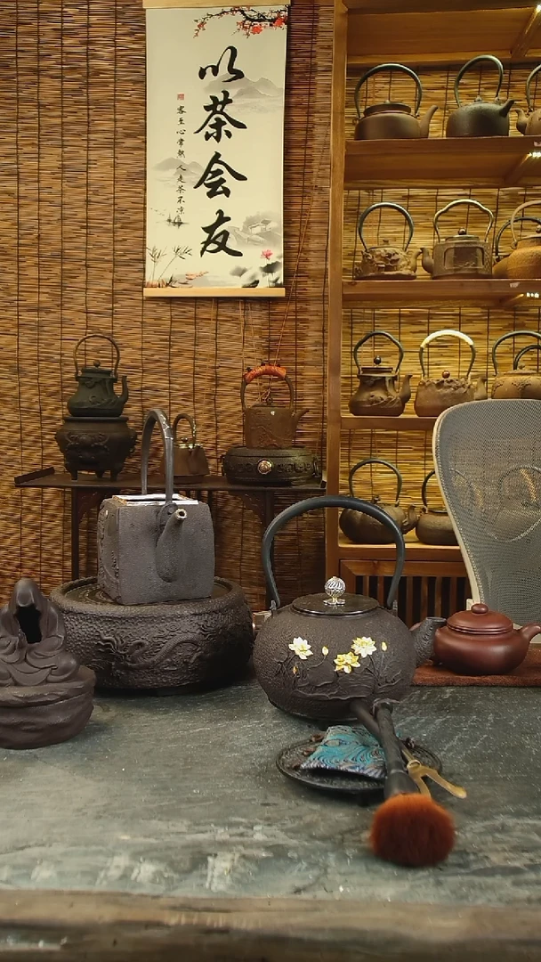 c****楼吉春堂铁壶...