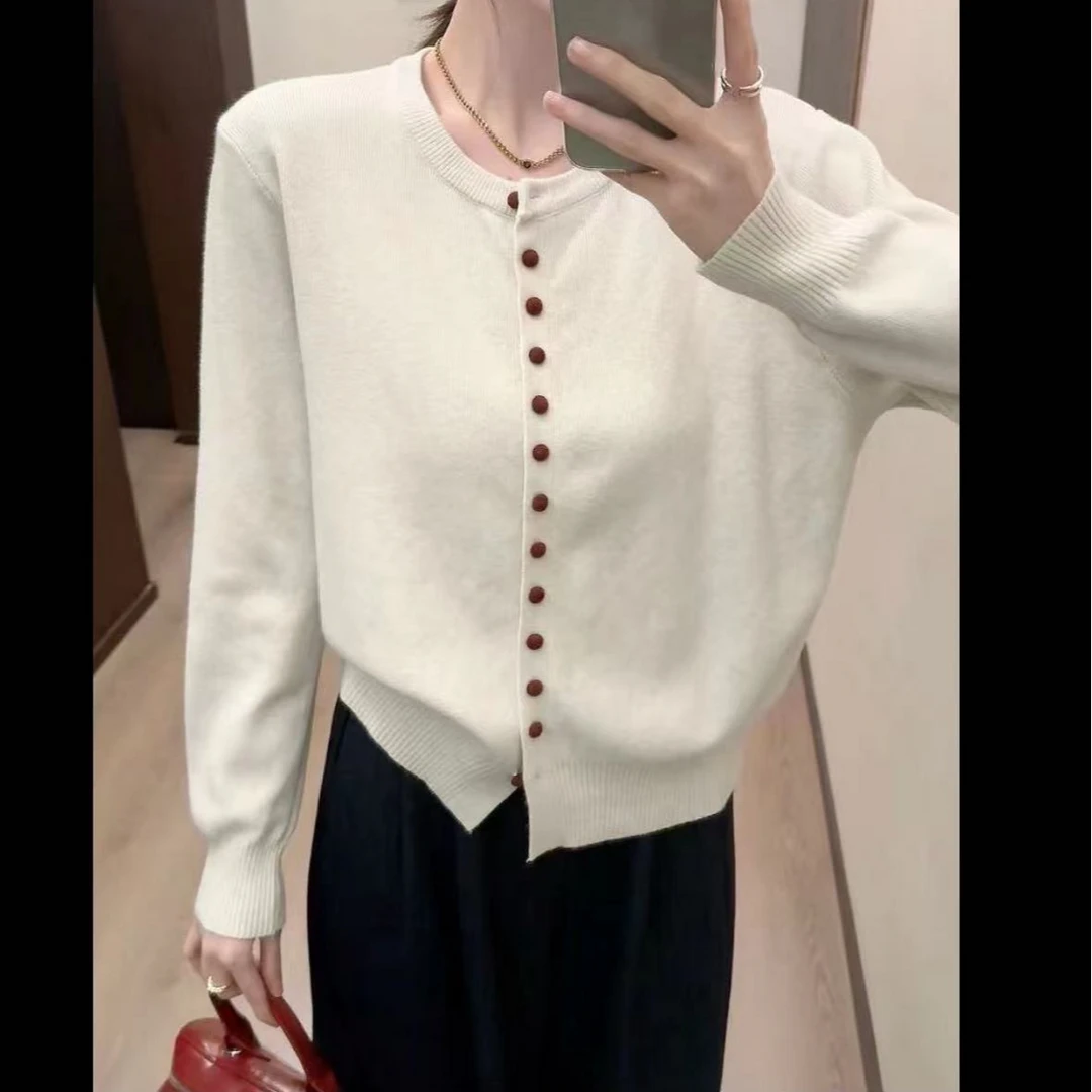 彩扣子圆领开衫--