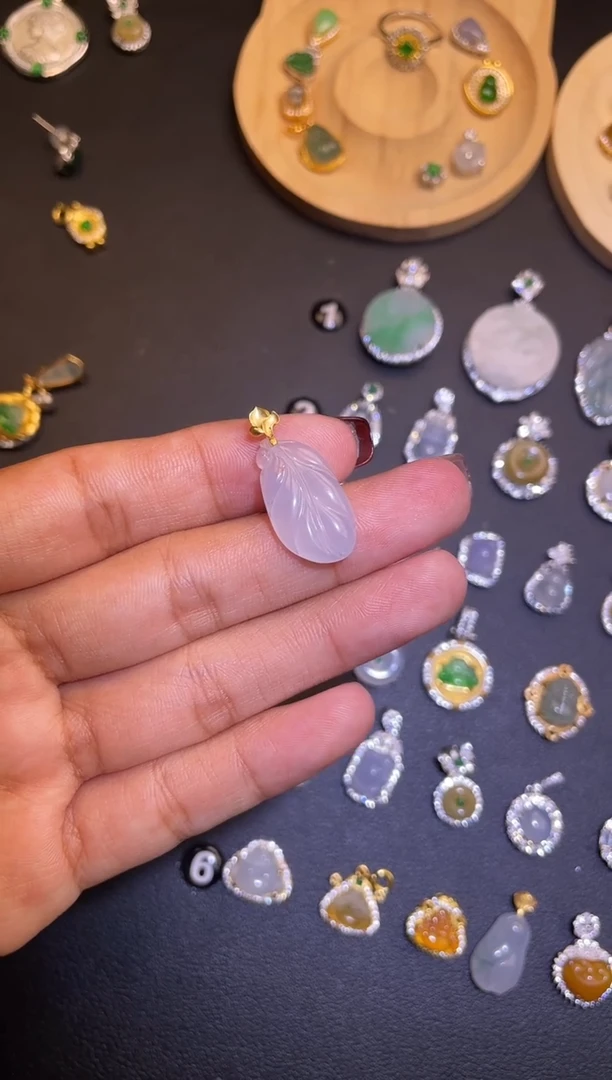 吊坠(不含链)18K金镶嵌翡翠1