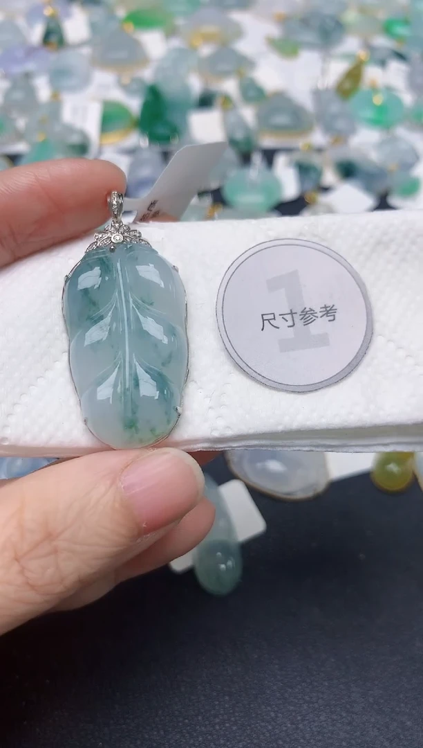 颈饰18K金镶嵌翡翠天然缅甸A货翡翠