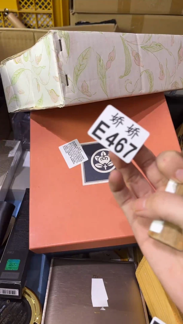 瓷片跷****子467跷二郎腿的女汉子