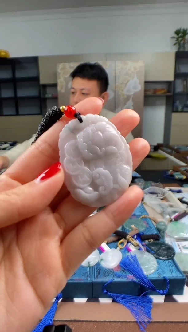 颈饰未镶嵌翡翠 多样性发其一