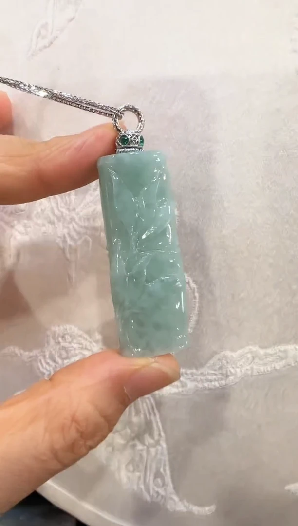 翡翠未镶嵌颈饰国风