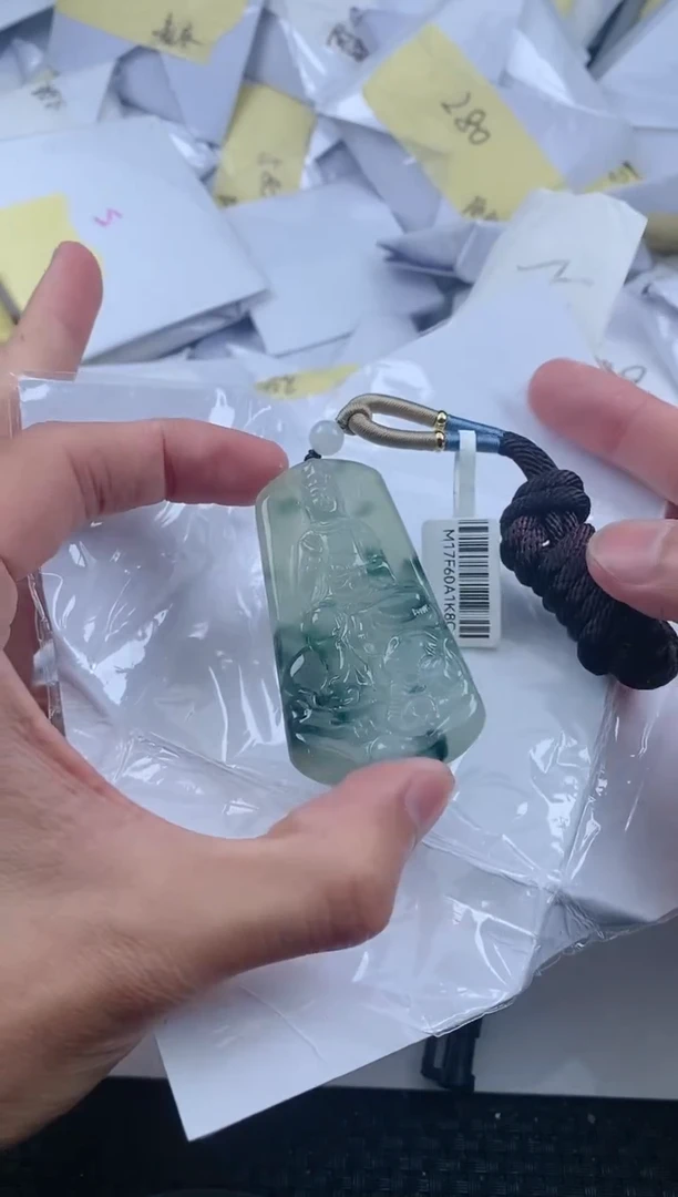 翡翠未镶嵌颈饰