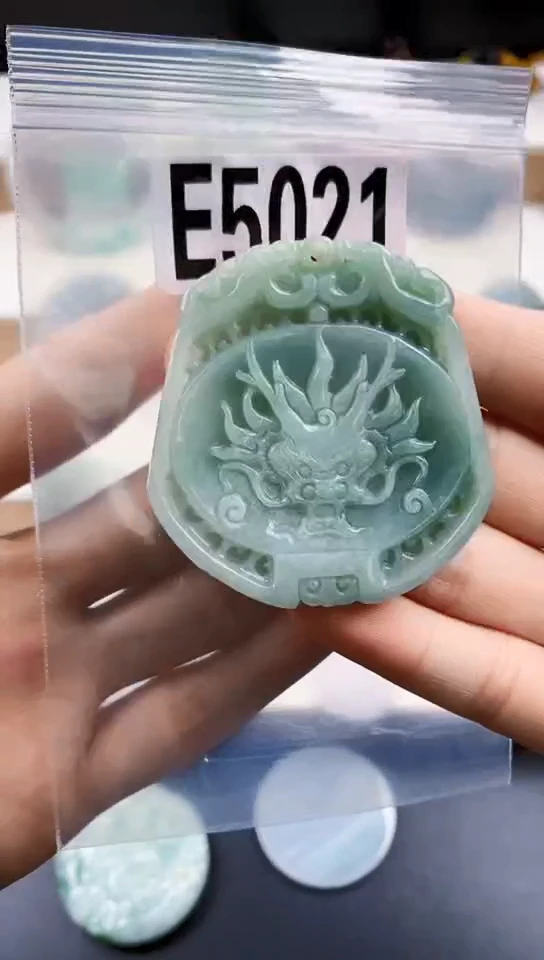 颈饰未镶嵌翡翠天然翡翠吊坠挂件