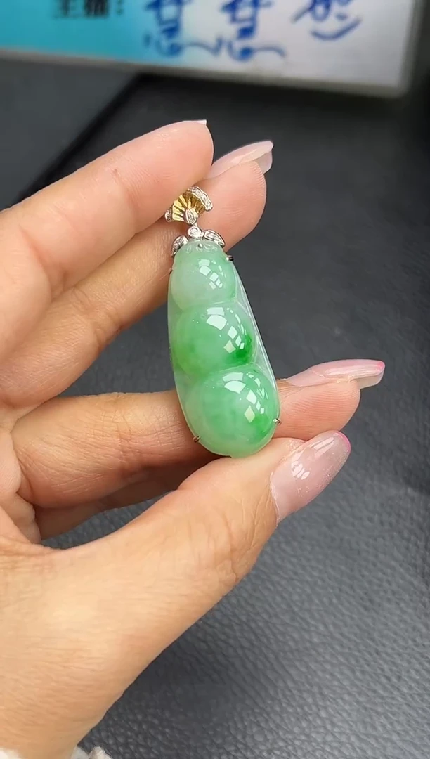 【闪购商品】翡翠颈饰18K金镶嵌YM819-1 豆子