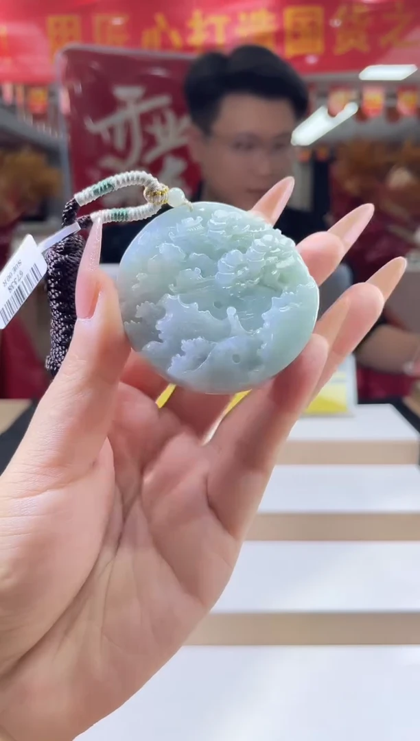 翡翠未镶嵌颈饰多样性发其一