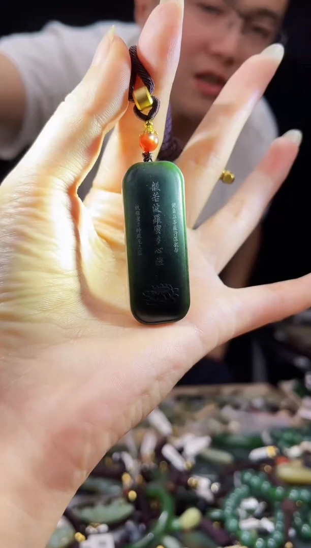 颈饰未镶嵌和田玉1