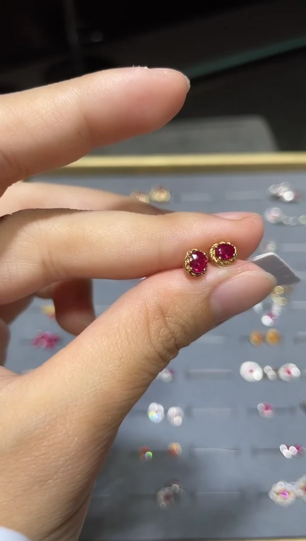 18K金镶嵌耳饰红宝石1