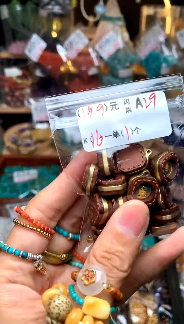 未镶嵌琥珀珠宝奇石A29